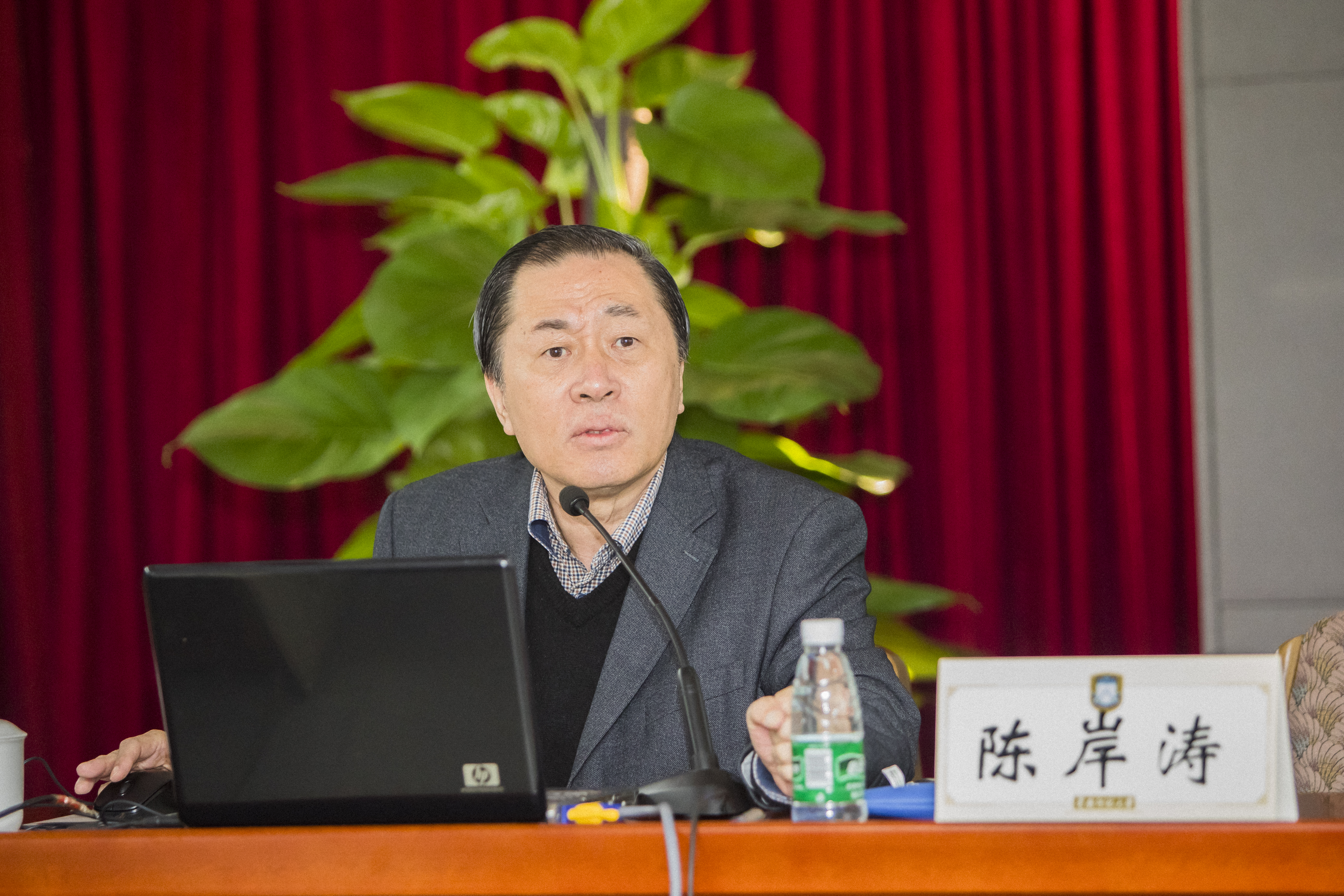 陳岸濤教授與新教師探討一堂好課的標(biāo)準(zhǔn)