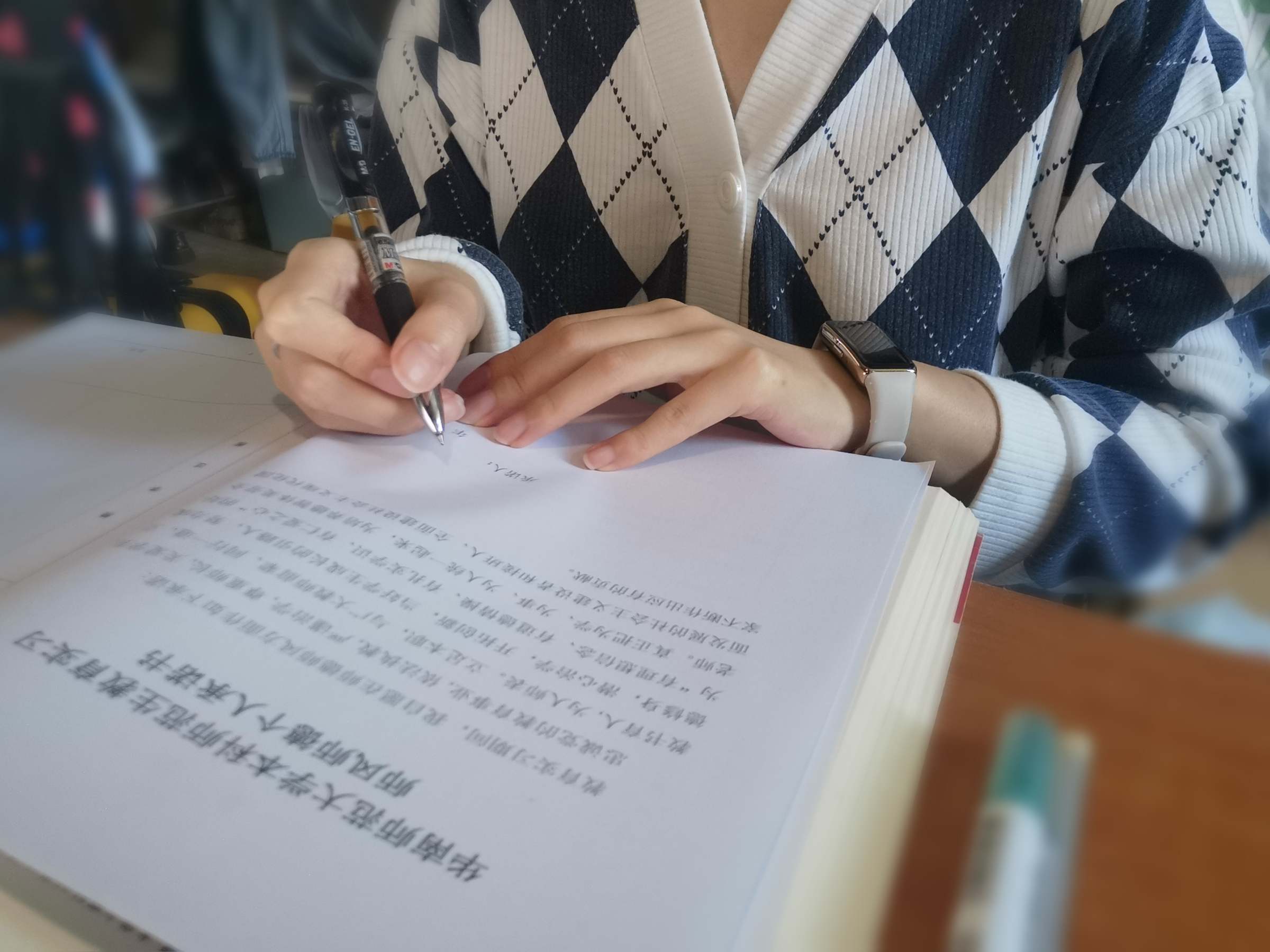 学生签署《华南师范大学本科师范生教育实习师风师德个人承诺书》