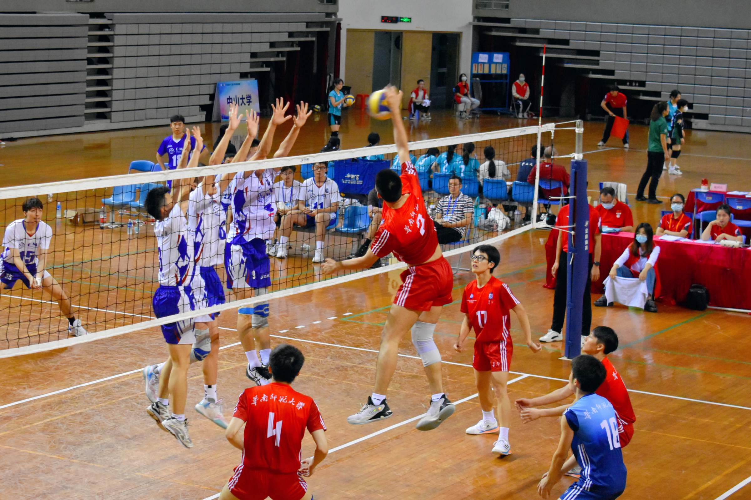 我校男子甲组排球队勇夺广东省第十二届大学生排球联赛季军