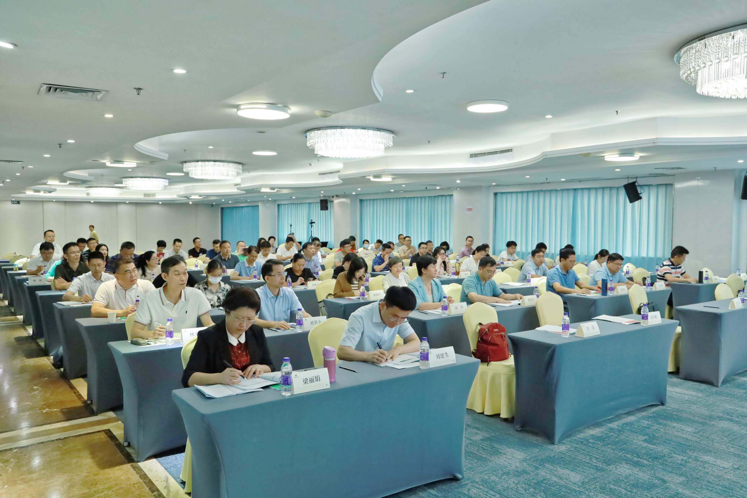 2023年广东省普通高中教育质量监测实施工作培训会议顺利召开